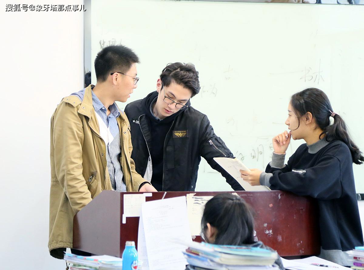 包含场上大考延期举行参赛队伍备受挑战的词条