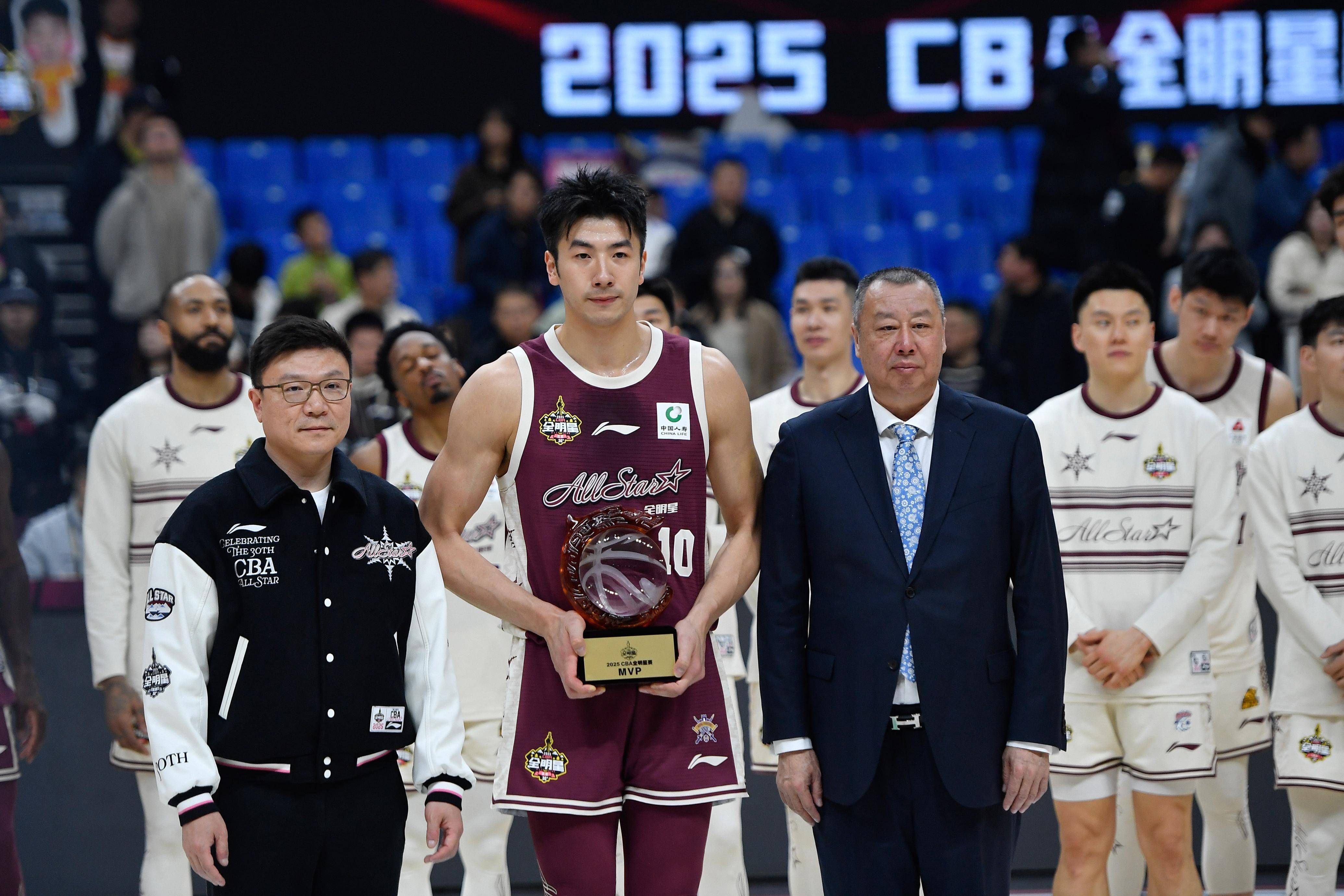 开云体育平台APP-关于篮球明星集体亮相慈善晚宴，展现公益力量的信息