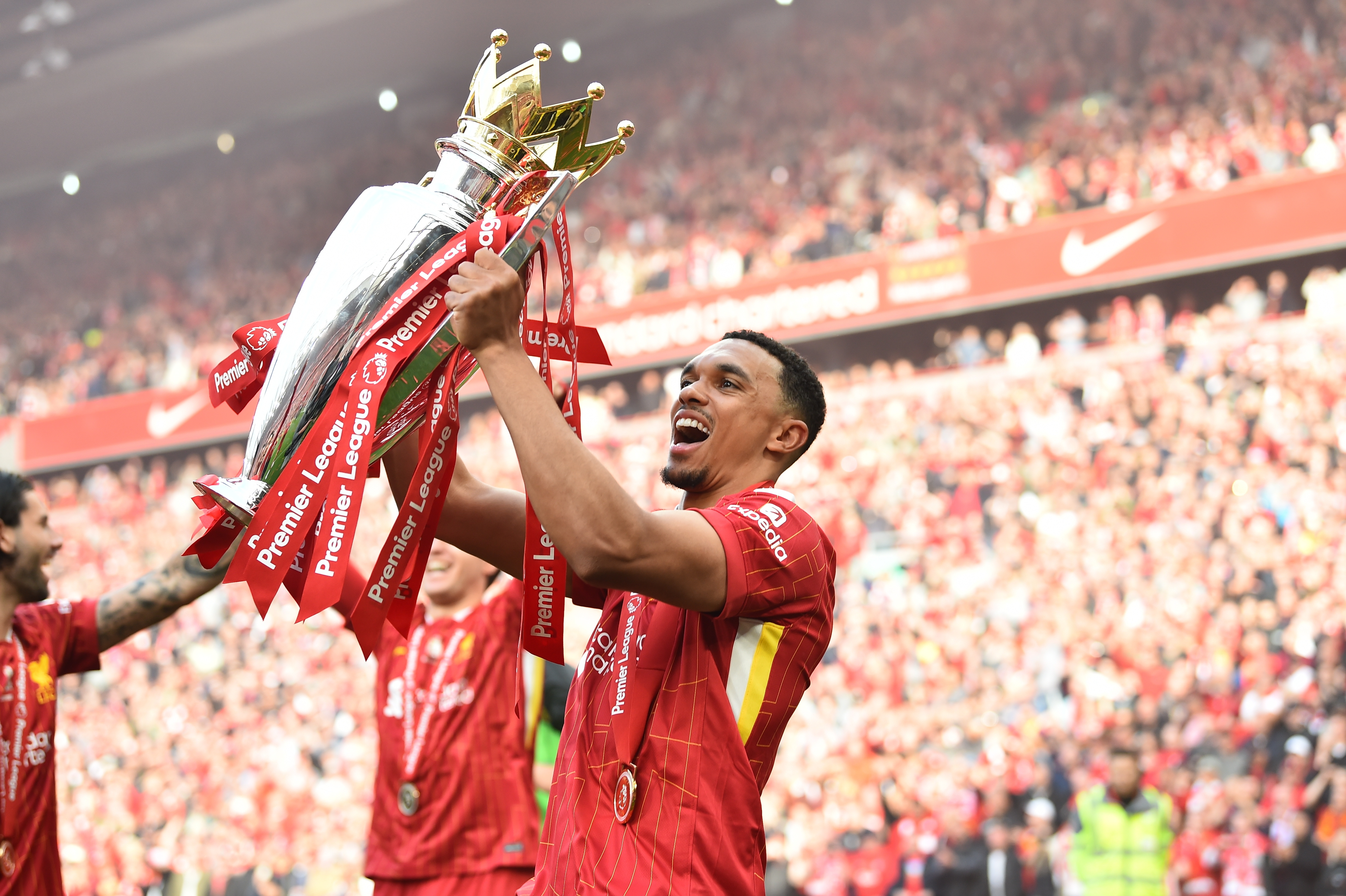 关于关键时刻球员发挥出色,助球队夺冠的信息 关于关键时刻球员发挥出色,助球队夺冠的信息