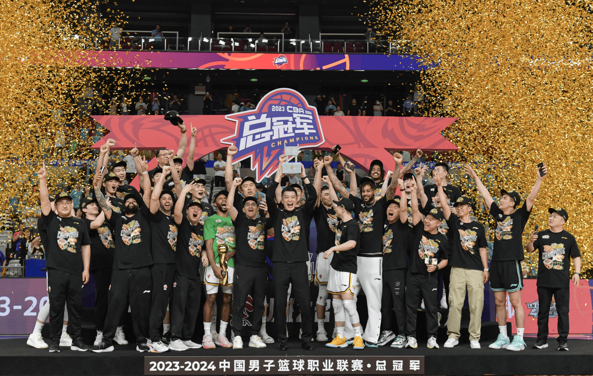 辽宁男篮客场遭遇挑战,不敌新疆队 辽宁男篮客场遭遇挑战,不敌新疆队