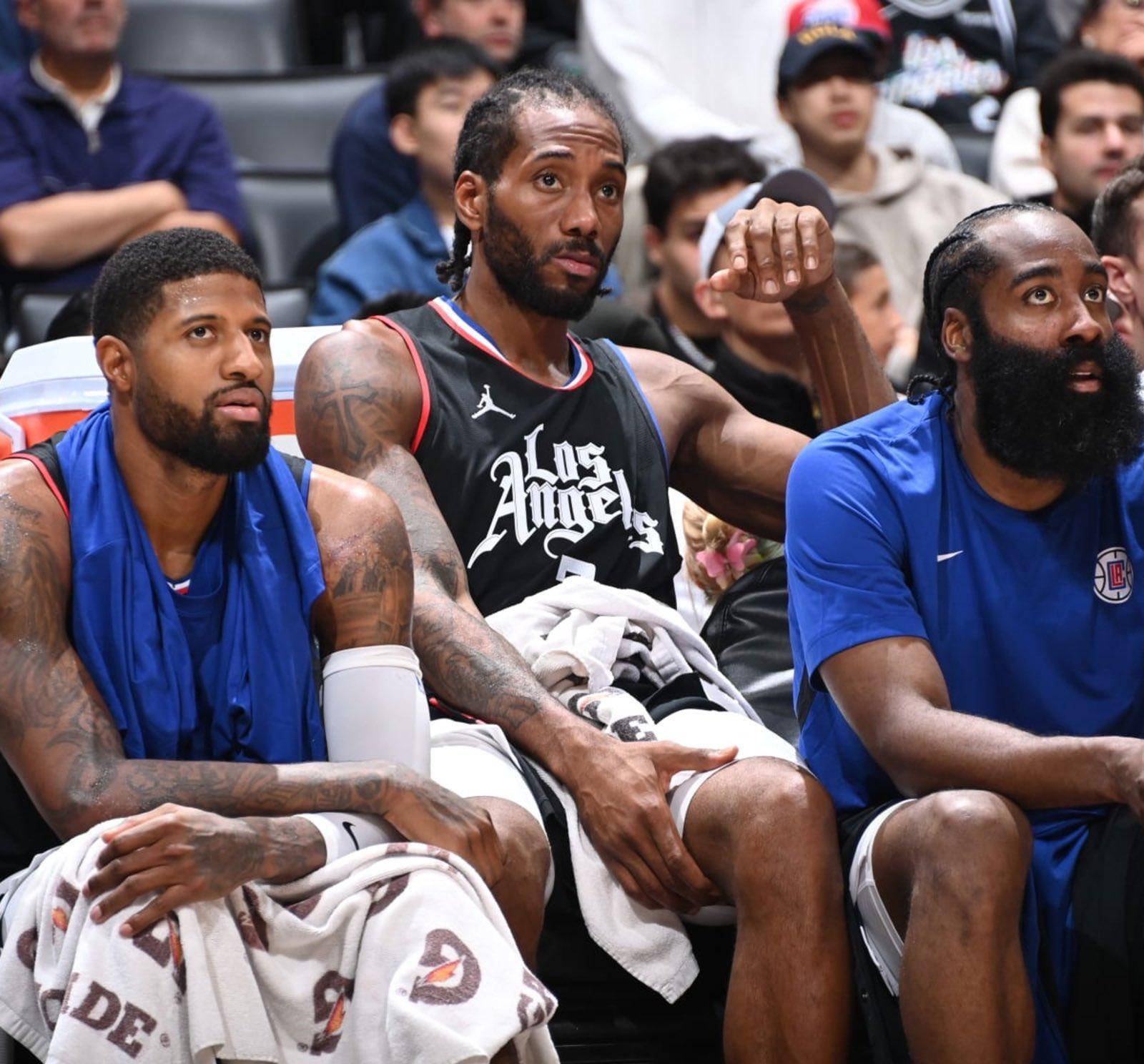 关于快船队险胜,球迷热切期待球队后续表现的信息 关于快船队险胜,球迷热切期待球队后续表现的信息