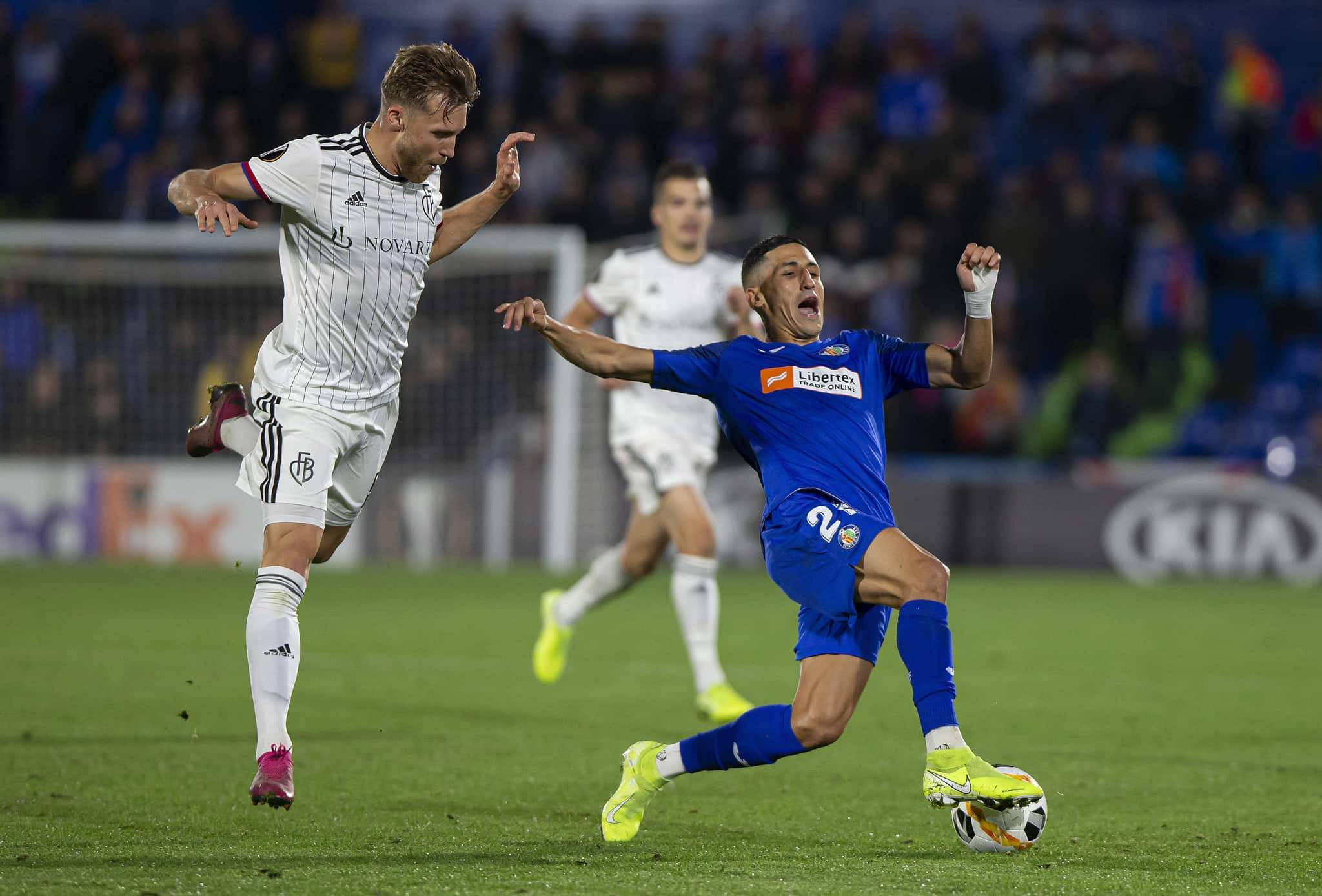 开云体育官网-里昂翻盘巴萨，卡瓦哈尔点燃赛场